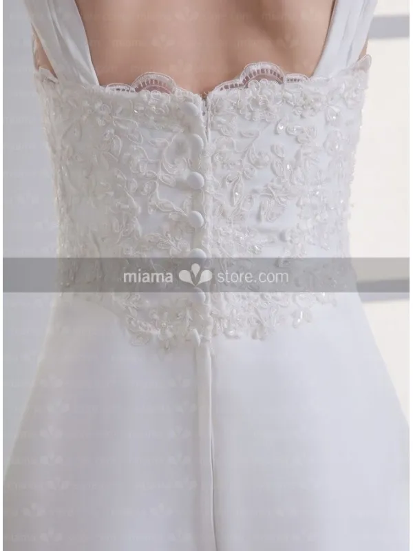 Abito da sposa semplice con corpetto in pizzo e bretelle morbide